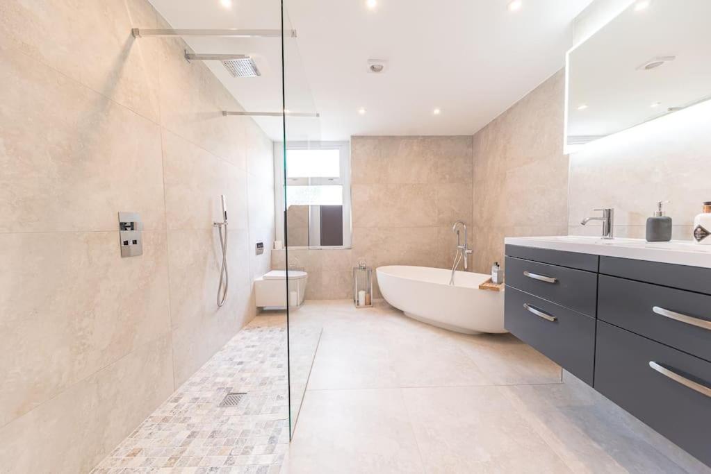 Luxury Townhouse In Workington Villa Exterior photo