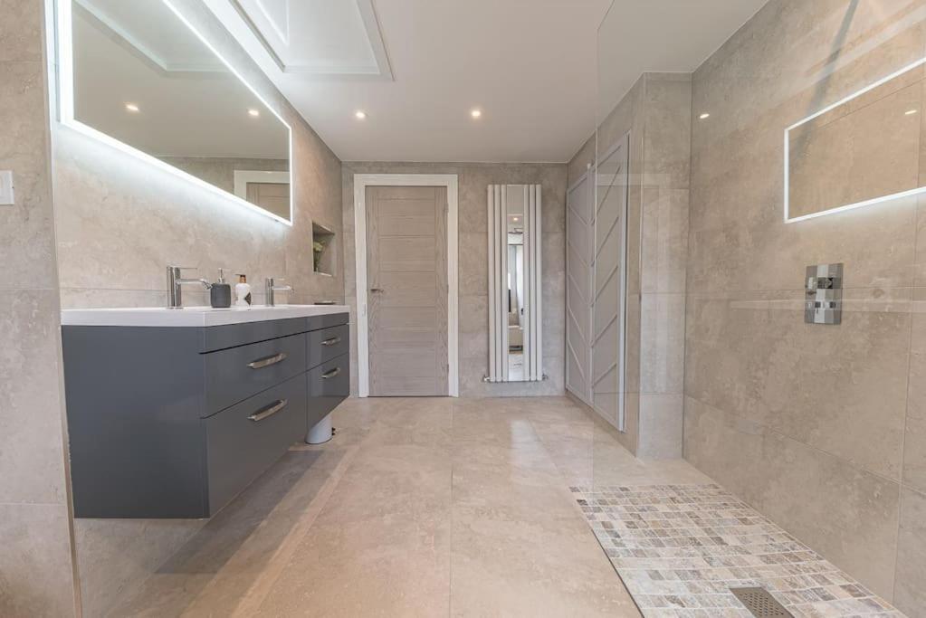 Luxury Townhouse In Workington Villa Exterior photo
